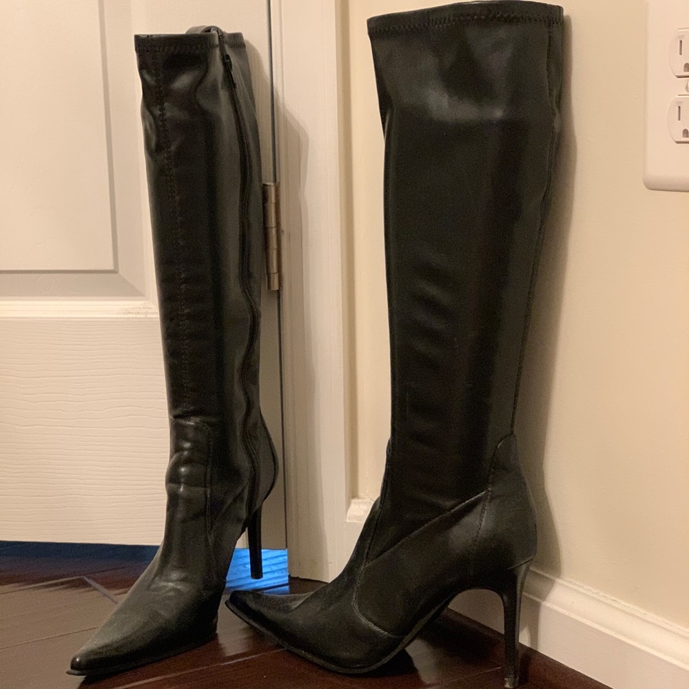 Boots - Picture 3 of 3